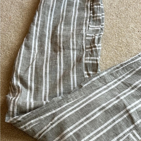 BCBG striped linen/cotton size small pants - Picture 4 of 6